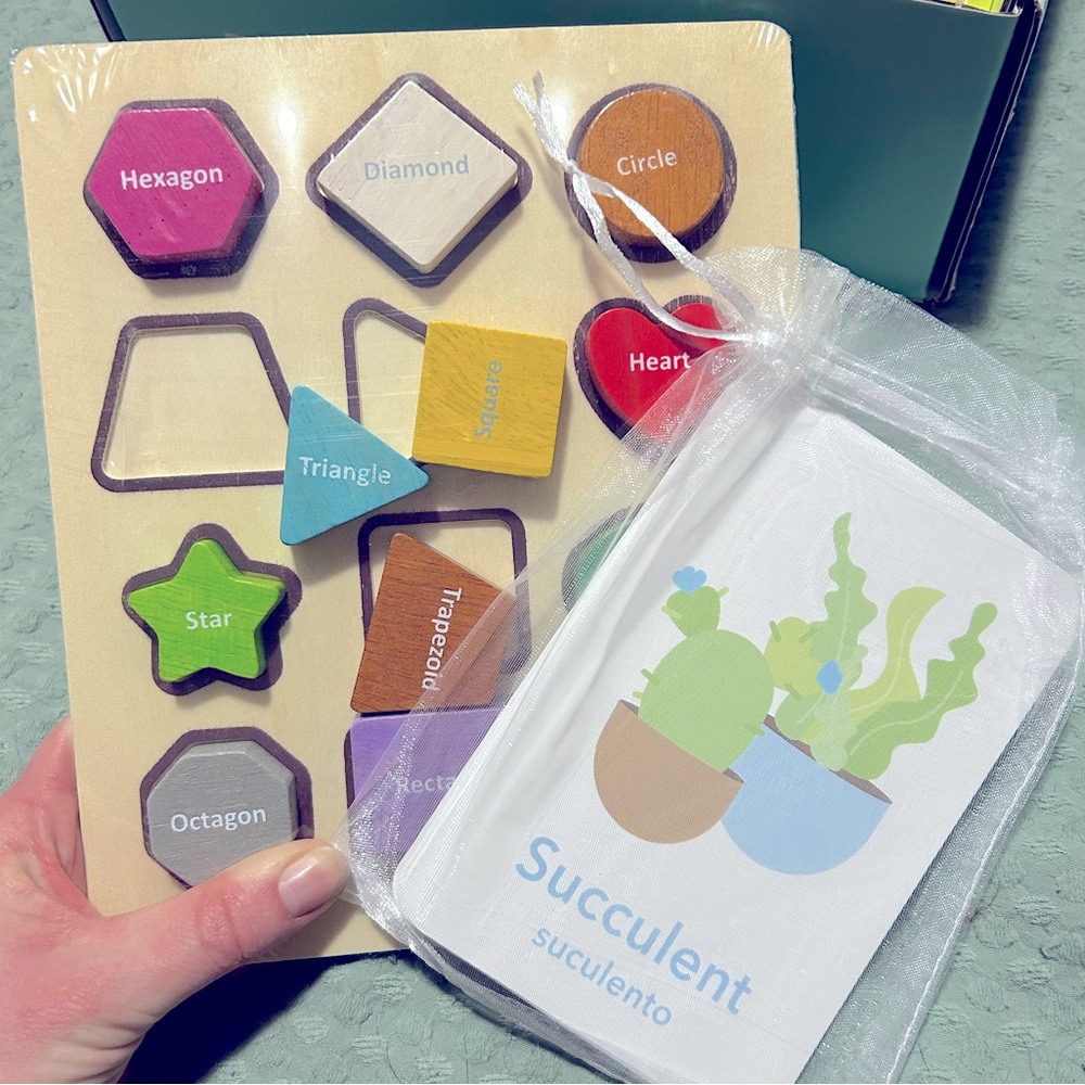 Toddler shapes puzzle and flash cards